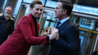 Генералният секретар на НАТО Марк Рюте и датският премиер Мете