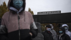 Седем застават пред съда за убийството на учителя във Франция
