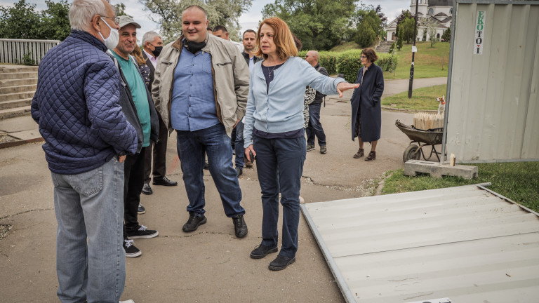 Фандъкова инспектира изграждането на фитнес на открито в парка в "Дружба"