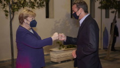 Ангела Меркел пристигна в Атина