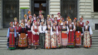 Български хор за народни песни се нуждае от помощ 