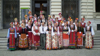 Български хор за народни песни се нуждае от помощ
