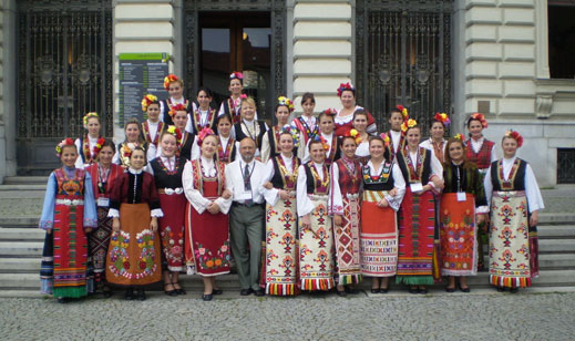 Български хор за народни песни се нуждае от помощ