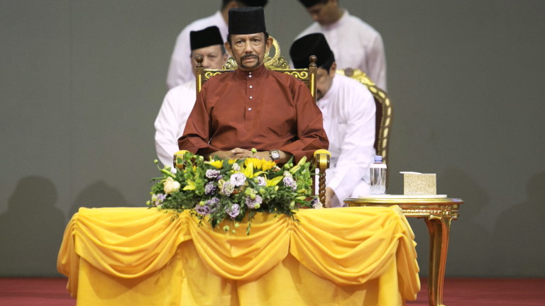 Бруней няма да налага смъртно наказание за еднополов секс