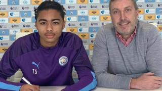 Манчестър Сити привлече защитника на Лестър Камрон Гбадебо 17 годишният футболист