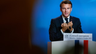 Френският президент Еманюел Макрон е изправен пред критично изпитание в