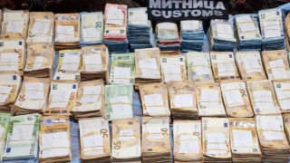 Тираджия опита да пренесе през ГКПП Оряхово 700 000 евро