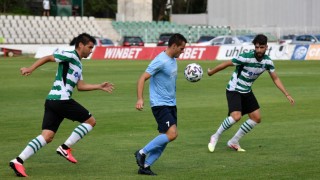 Белгийският халф Файсел Касми кара проби в Черно море Полузащитникът