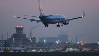 Холандският авиопревозвач KLM е отменил 60 полета до и от