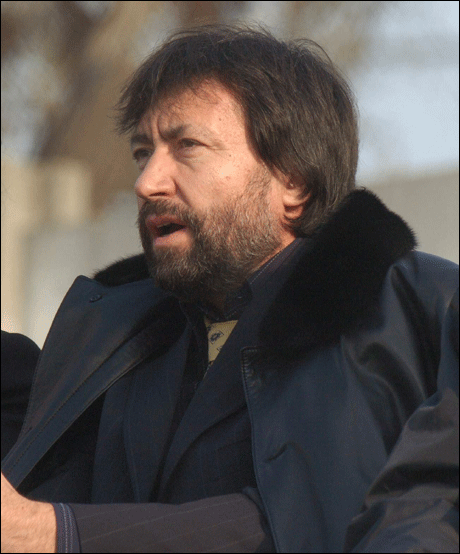 Ултраси на Берое ругаят по Банев, хвърлят бомби