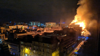 Силен пожар опустоши Училището по изкуства в Глазгоу Шотландия Повече