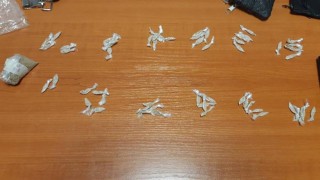 Полицаите в Пловдив заловиха 43 годишна жена разпространявала наркотични вещества съобщиха