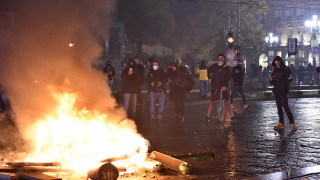 Снощи в Италия се разразиха насилствени протести заради новите ограничителни
