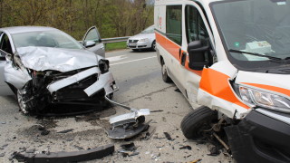 Линейка от филиала на спешната помощ в Симитли и лек