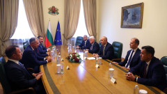 Румен Радев търси противопожарни самолети от Leonardo
