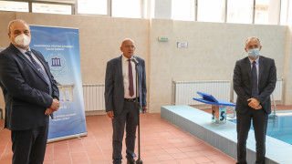 Заместник министърът на младежта и спорта Стоян Андонов и министърът на