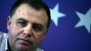Министър Найденов спря хонорарите и бонусите
