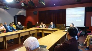 Минеков се отказа да затваря театри