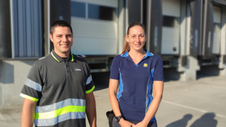 Тя завършва Националната спортна академия с профил хандбал Той