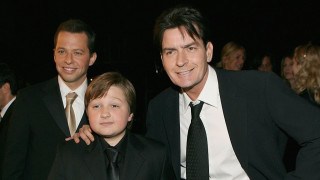 В продължение на почти десет години Ангъс Джоунс играе Джейк