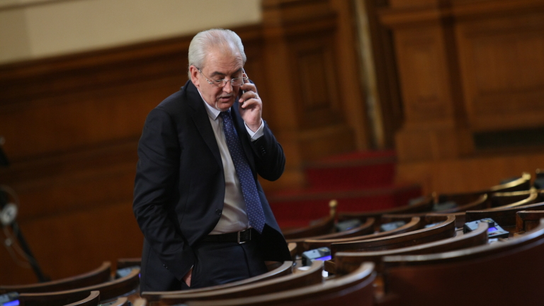 Станишев се договорил през 2012-а с Доган за падането на кабинета "Борисов 1", намекна Местан