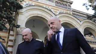 Изнасят службите за Великден извън църквите