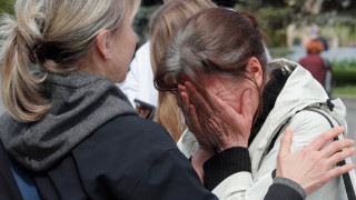 Докато войната в Украйна се проточва жените и децата бягащи