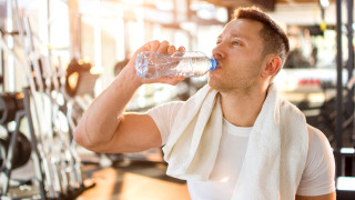 Защо трябва да пием вода по време на тренировка 
