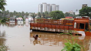 Най малко 164 души са загинали при последните опустошителни наводнения в
