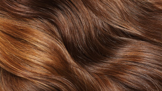 Вероятно всеки е посягал поне веднъж към сухия шампоан като