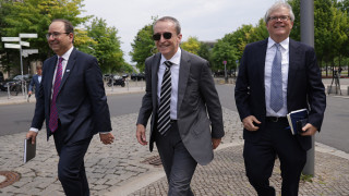 Intel обяви че главният изпълнителен директор Пат Гелсингър е подал