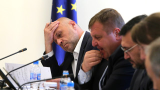 Правителството освободи председателя и членовете на Държавната комисия по стоковите