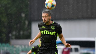 Четирима футболисти на Витоша Бистрица и един член от екипа