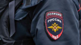 Неизвестно лице е взривило полицейска кола в центъра на Москва