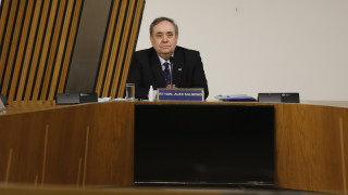 Бившият лидер на Шотландия Алекс Салмънд обяви изненадващо че се