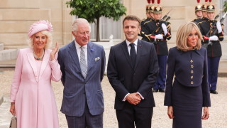 Посрещнаха с почести крал Чарлз III във Франция