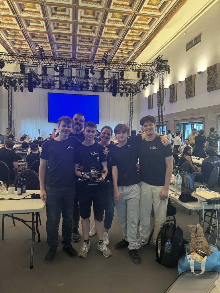 Снимка на екипа и менторите