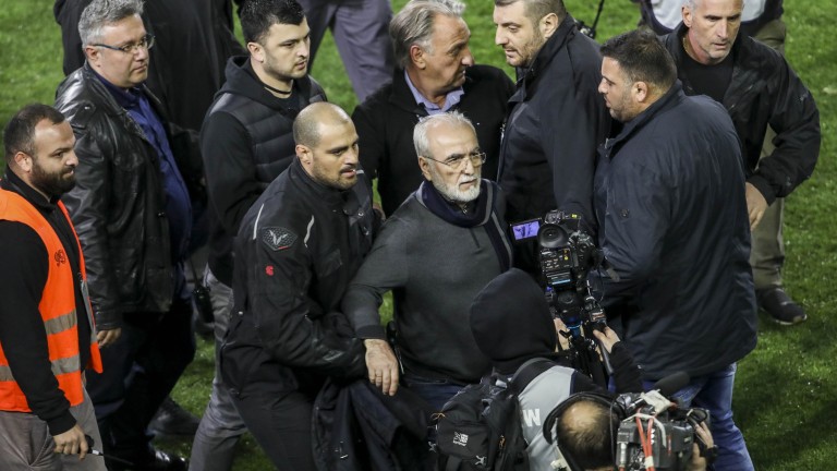 В Гърция спряха футболното първенство