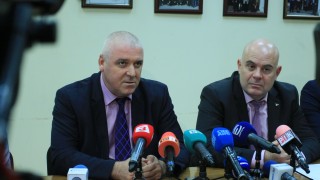 ГДБОП и спецпрокуратурата разбиха нелегална печатница за фалшиви евро и