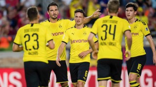 Треньорският щаб на Борусия Дормунд се надява че опитният защитник