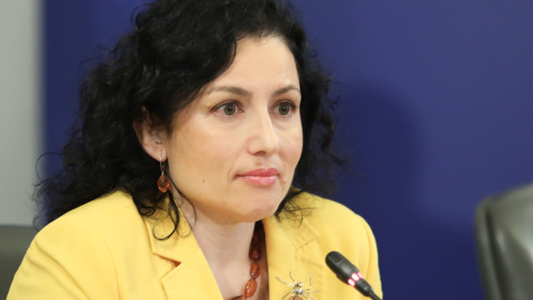 Земеделският министър Десислава Танева защити работата на пазарите. Пред БНТ