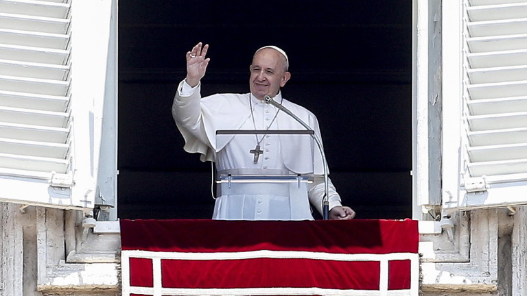 Папа Франциск се надява, че 50-тата годишнина от първата разходка