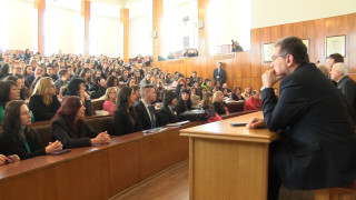 Преподавателите от Стопанската академия в Свищов са в готовност за