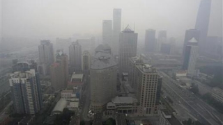 Отровен въздух затвори летището в Шанхай