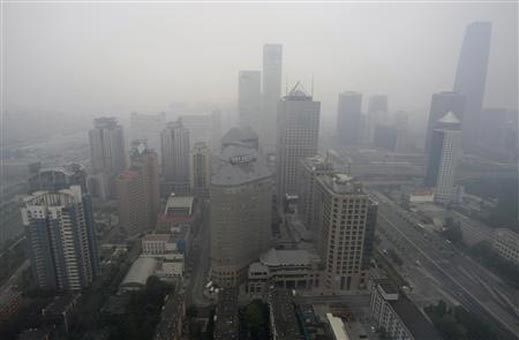 Отровен въздух затвори летището в Шанхай