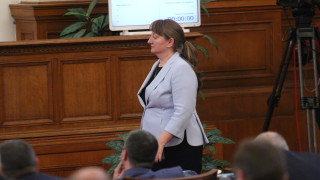 Колко хора се нуждаят от личен асистент, запита Кутев социалния министър Сачева