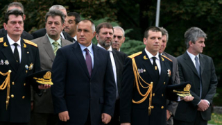 Борисов обеща 6 нови пожарни коли за огнеборците