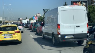 Невъзможно се оказва движението по околовръстното шосе на София в