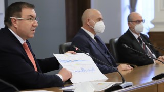 Имаме около три седмици до следващия пик на коронавируса у