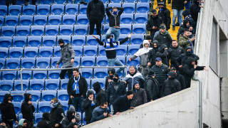 Началото на дербито между Левски и Ботев Пловдив бе белязано